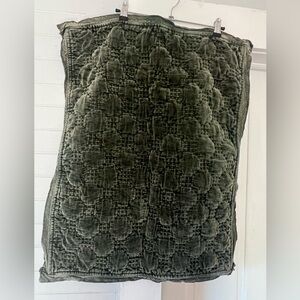 RARE Pottery Barn Velvet Lattice Quilt Two Standard Shams Loden Green GORGEOUS